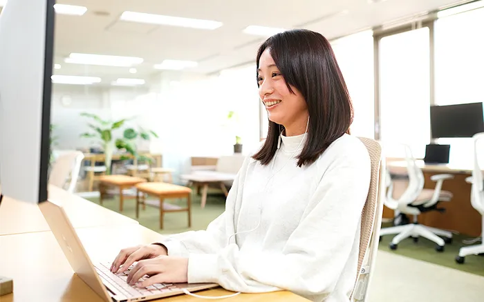 写真　出社時の業務風景